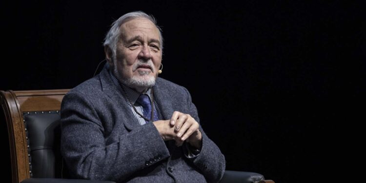 İnsan bazı şeyleri etrafıyla birlikte ele alarak konuşur