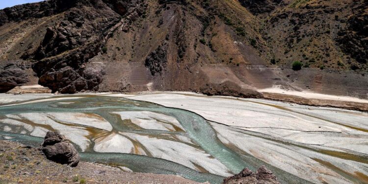 İran’ı aşırı sıcaklar, kuraklık ve siyasi kayıtsızlık vurdu