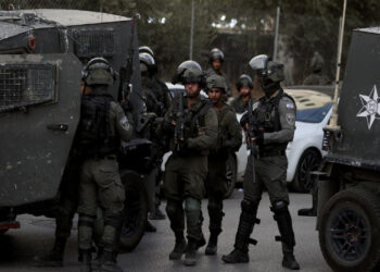 İsrail'den Batı Şeria'ya Baskın! Filistinlileri Darp Ederek Alıkoydular