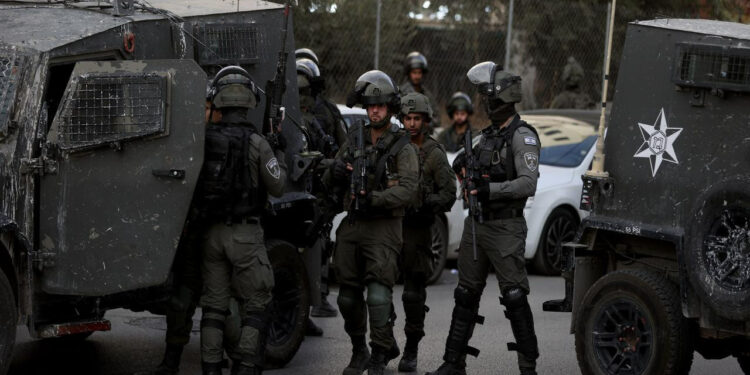 İsrail'den Batı Şeria'ya Baskın! Filistinlileri Darp Ederek Alıkoydular