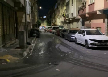 Kadını Bıçakladı, Mahalle Ayaklandı! Linçten Polis Kurtardı