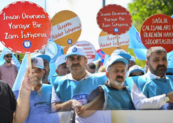 Kamu Emekçileri İş Bıraktı… PTT ve TCDD'den Personele Gözdağı
