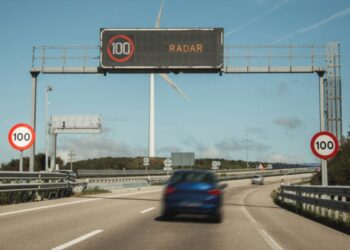 Karayollarında hız sınırları ve trafik işaretlemelerinde standart sağlanacak