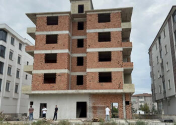 Kayıp Olarak Aranan 15 Yaşındaki Büşra'dan Acı Haber... İnşaatın Önünde Cansız Bedeni Bulundu