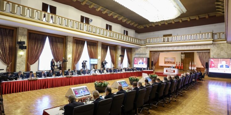 Kurtulmuş grup başkanvekilleri ile toplantı düzenledi