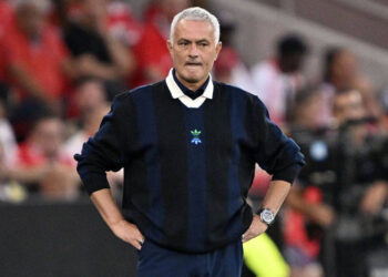 Maçın Önüne Geçti! Mourinho'nun Giydiği Kazağın Fiyatı Ortaya Çıktı