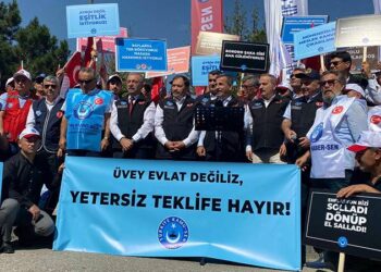 Memura yeni zam teklifi yapıldı, Memur-Sen ve Kamu-Sen Hakem Kurulu'ndan çekildi!