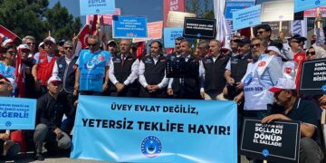 Memura yeni zam teklifi yapıldı, Memur-Sen ve Kamu-Sen Hakem Kurulu'ndan çekildi!