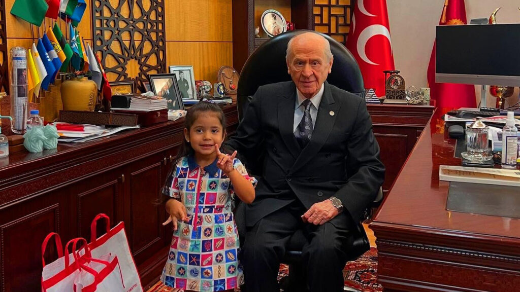 Minik Hilal’in Yüzünü Güldüren Ziyaret… Bahçeli'yle Buluştu, Bozkurt Selamı Verdi
