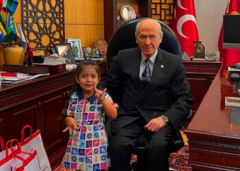Minik Hilal’in Yüzünü Güldüren Ziyaret… Bahçeli'yle Buluştu, Bozkurt Selamı Verdi