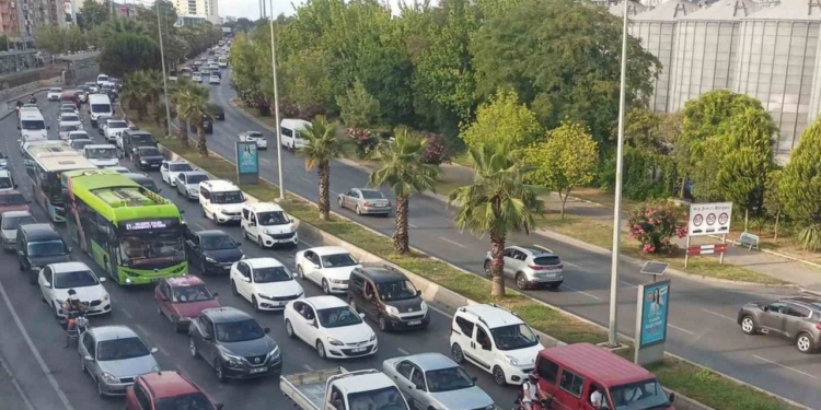 Motorlu Kara Taşıt Sayısı Bir Yılda 40 Bin Arttı