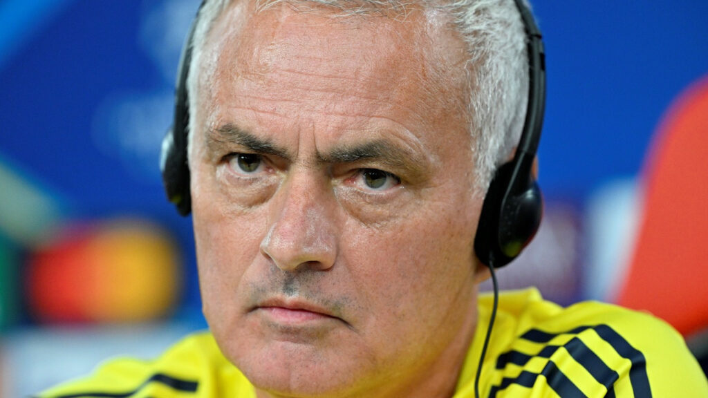 Mourinho Yönetime Patladı... 'Transfer Listesi Bile Yok!'
