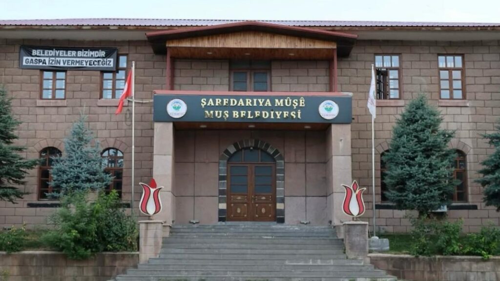 Mûş Belediyesi'ne 'dengbêj evi' çağrısı
