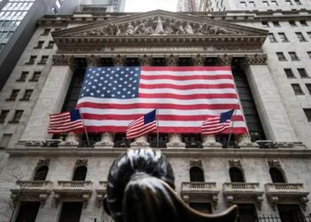 New York borsası Fed tutanakları öncesi karışık seyirle açıldı