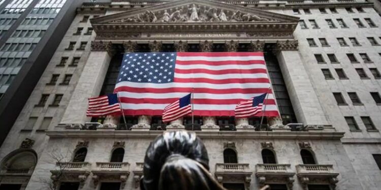 New York borsası Fed tutanakları öncesi karışık seyirle açıldı