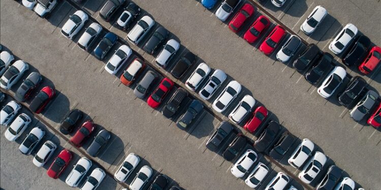 ÖTV düzenlemesi sonrası ikinci elde hareketlilik; uzman isimden araba alacaklara tüyo!