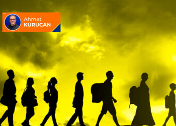 Orada vatan haini, burada öğretmen!