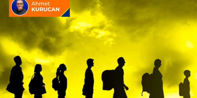 Orada vatan haini, burada öğretmen!