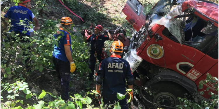 Osmaniye’de orman yangınına müdahaleye giden işçilerin geçirdiği kazada can kaybı 2’ye yükseldi