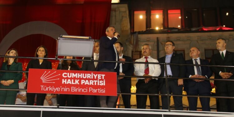 Özgür Özel: Erdoğan İBB başkanıyken 24 asgari ücret huzur hakkı alıyordu