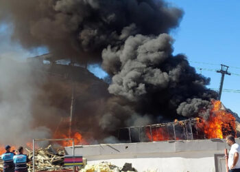 Palandöken Kayak Merkezi’nde Yangın! Kafe ve Maketler Alevlere Teslim Oldu