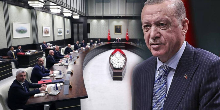 Sahte Diploma Skandalı Kulisleri Hareketlendirdi: Kabine Değişikliği mi Geliyor? Gözler O Bakana Çevrildi...