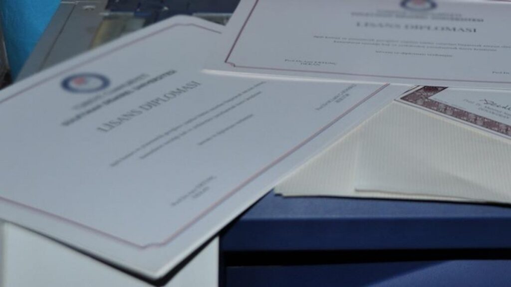 Sahte diploma krizi için araştırma komisyonu talebi
