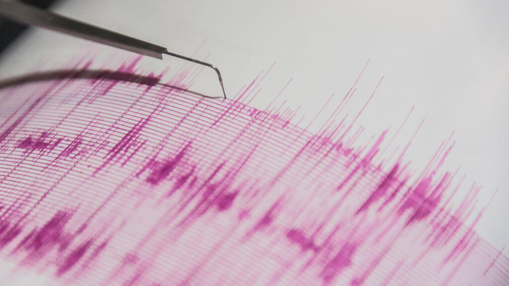 Şili'de 7.5 Büyüklüğünde Deprem! Tsunami Alarmı Verildi