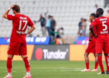 Süper Lig'de İlk Haftadan Ayrılık! Yeni Hoca da Belli Oldu