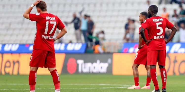 Süper Lig'de İlk Haftadan Ayrılık! Yeni Hoca da Belli Oldu