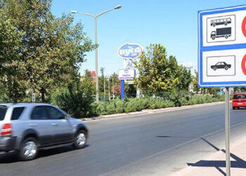 Sürücüler İçin Yeni Düzenleme! Karayollarındaki Hız Sınırı ve Levhalar Sil Baştan Değişiyor