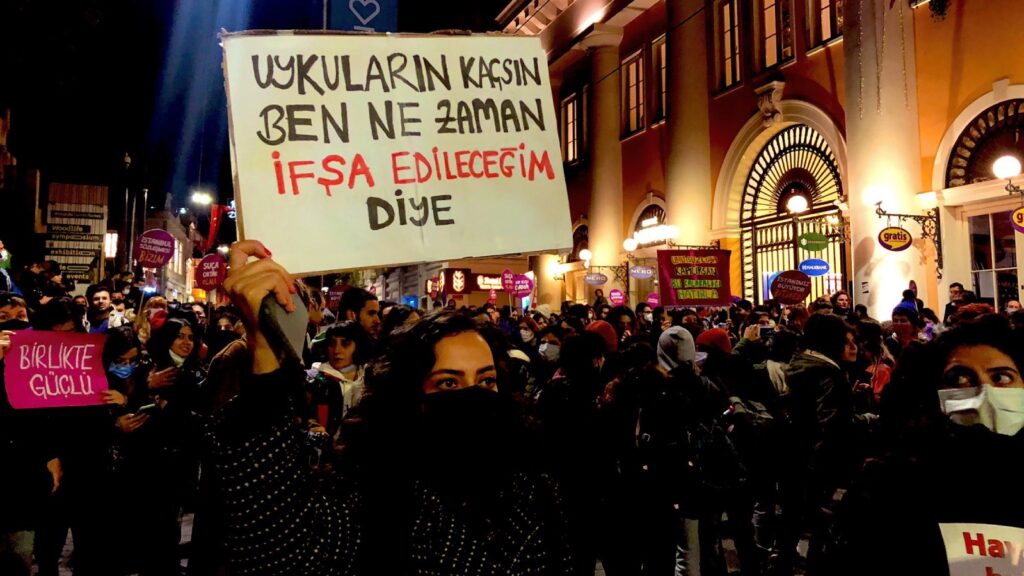 Taciz faillerini, onları koruyanları, ifşa edenleri hedef gösterenleri hangi sektörden olursa olsun unutmayacağız, unutturmayacağız