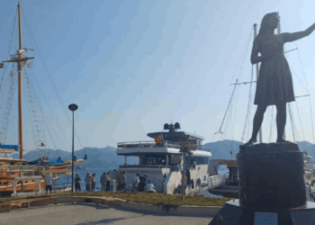 Tekneden Yükselen Dumanlar Korkuttu