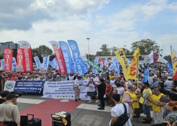 Toplu sözleşme teklifi yerine 4 milyon emekçiyi yoksulluk, 2,5 milyon emekliyi sefalet tehdidi var