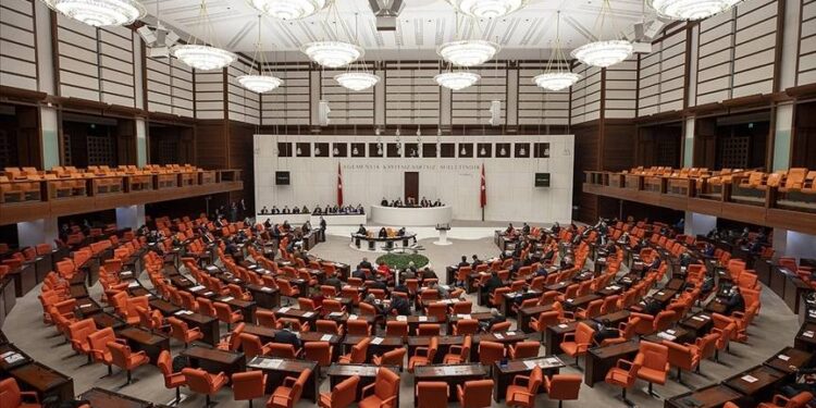 Toplumsal uzlaşı için, sivil toplum Meclis'teki çözüm komisyonuna katılmalı