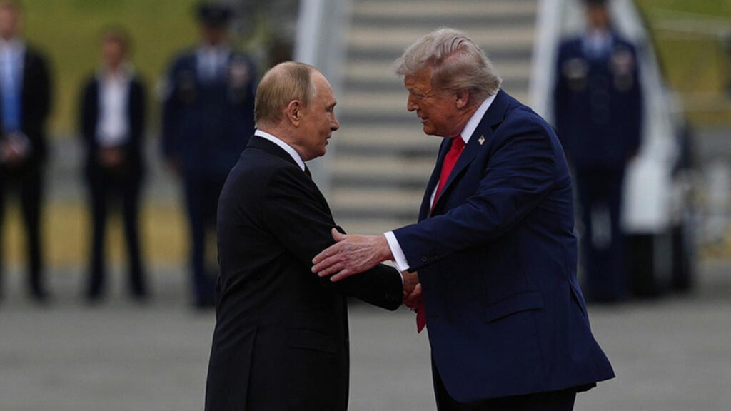 Trump ve Putin 7 Yıl Sonra Bir Arada! Görüşme Başladı