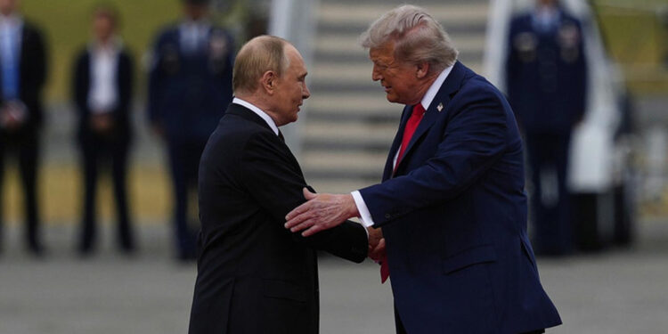Trump ve Putin 7 Yıl Sonra Bir Arada! Görüşme Başladı