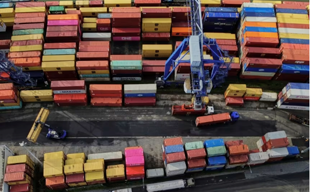 Trump’ın fahiş gümrük tarifeleri bugün yürürlüğe girdi: 100 yıldır dünya ticaretinde yaşanan en büyük değişim, piyasalar pozitif seyrediyor