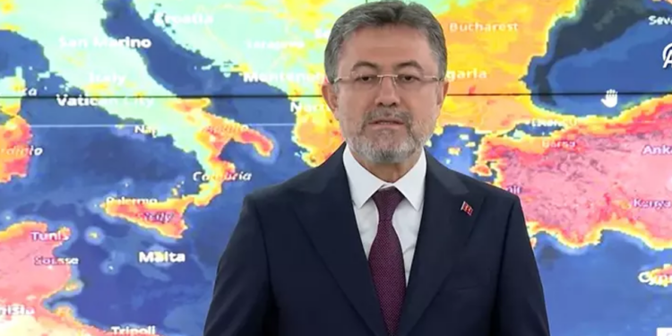 Türkiye Alev Alev! Bakan Yumaklı Son Durumu Açıkladı: 55 Yangının 45’i Kontrol Altında