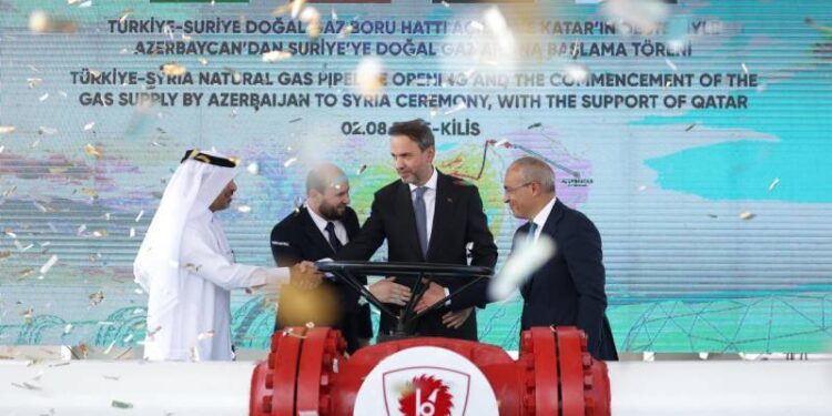 Türkiye'den Suriye'ye ilk doğal gaz akışı başladı