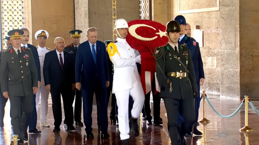 Türkiye'yi bölgesinin kutup başı ülkesi yapma mücadelemiz devam ediyor
