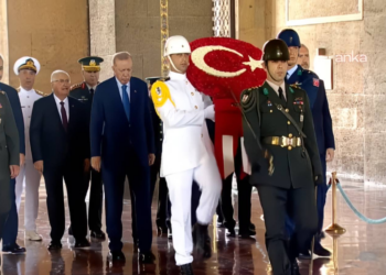 Türkiye'yi bölgesinin kutup başı ülkesi yapma mücadelemiz devam ediyor