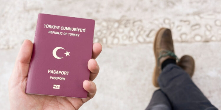 Vatandaşların bilgileriyle sahte kimlik ve pasaport düzenleyen çete hakkında rapor!