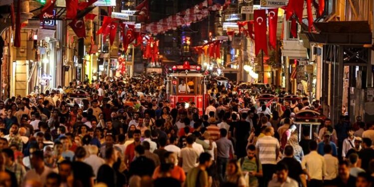 Yaşlı nüfusu arttı, çocuk nüfusu düştü