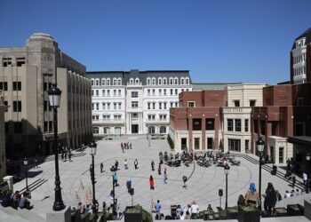 Yeni açılmış devlet üniversitesi olarak tanıtılıyor: Yapmadınız, çaldınız