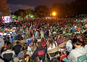 12 Dev Adam Sahada, On Binler Alanlarda Ekran Başında