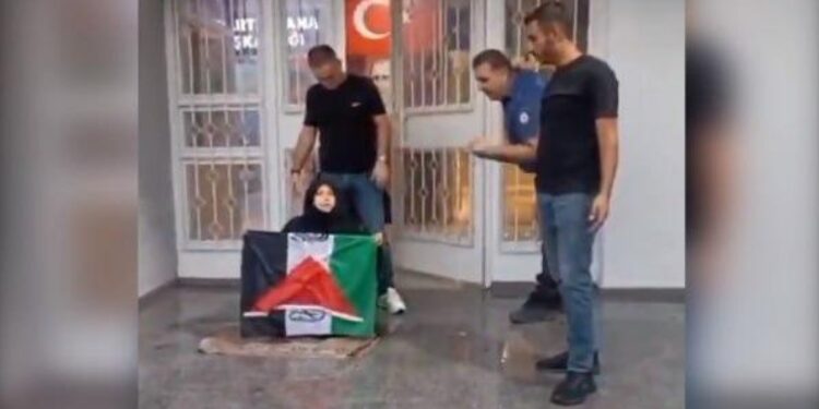 Adana’da 3 polis görevden uzaklaştırıldı