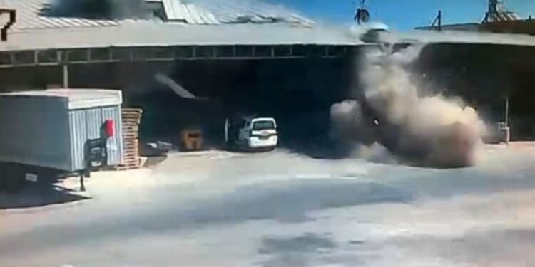 Toptancı halinde patlama: 1 kişi hayatını kaybetti