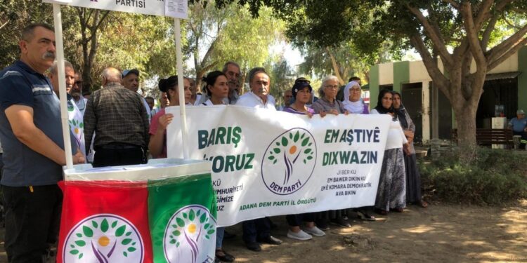 Yüreğir’de ‘barış’ için imza kampanyasının startı verildi