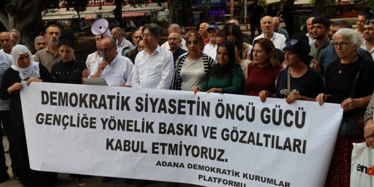 Gözaltılara karşı eylem: Provokatif tutumdan vazgeçin